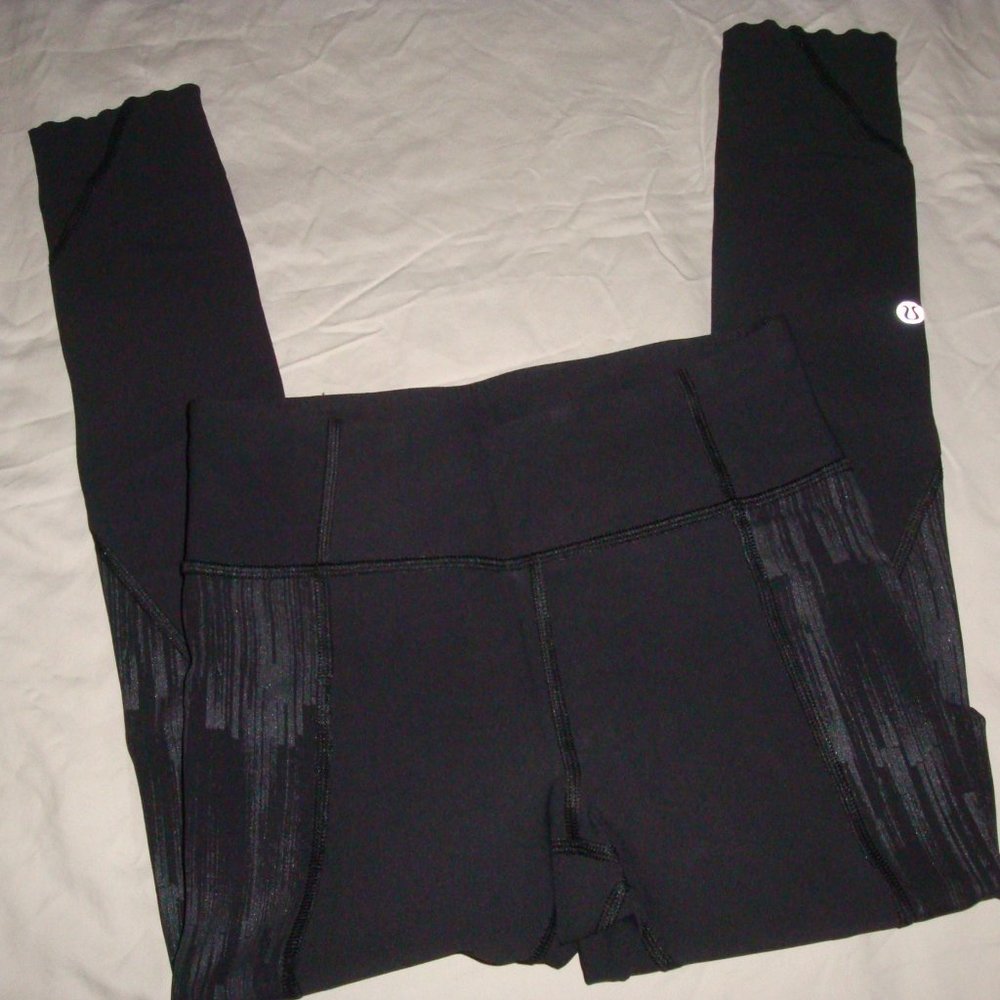 Lululemon Size 4 Tight Stuff Tights in Black Scrat